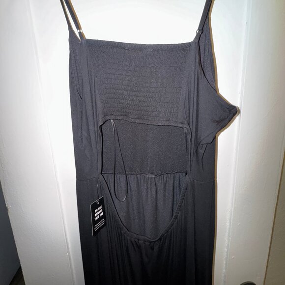Express – Black Tiered Ruffle V-Neck, Back Cut-Out Maxi Dress (Size XL), NWT - Picture 4 of 5